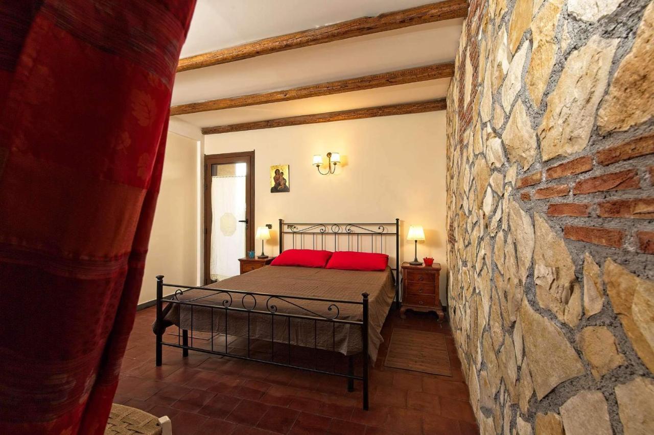 Horse House Apartment *